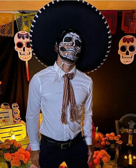 Spanish Costume Men, Catrin Costume Men, Mexican Halloween Costume, Outfit Mexicano, Mexican American Culture, Mexican Halloween, Sugar Skull Costume, Witchy Outfits, Mexican Culture Art