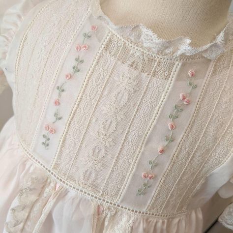 Hand Embroidery On Clothes, Heirloom Embroidery, Vintage Girls Clothes, Dollhouse Clothes, Heirloom Dresses, Baby Couture, Christening Gown, Baby Embroidery, Heirloom Sewing