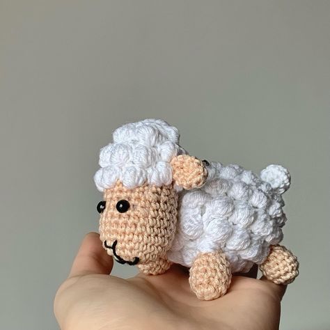 Amigurumi Lamb Free Pattern - Amigurumi Lamb Crochet Pattern Free, Crochet Sheep Free Pattern, Crochet Lamb Pattern, Crochet African Flowers, Crochet Sheep, Crochet Animal Amigurumi, Crochet Santa, Crochet Animals Free Patterns, African Flowers