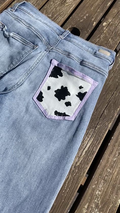 Cow print pocket with a purple border Jean Back Pocket Paint, Short Pocket Painting, Painting Jean Pockets, Pant Pocket Painting, Pant Pocket Design Paint, Jean Painting Ideas Easy, Painted Back Pocket Jeans, Painted Jean Pockets Ideas, Denim Pocket Painting