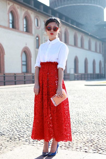 Our Favorite Street Style From Milan Fashion Week, Vol. 2 - The Cut Red Lace Skirt, Caroline Daur, Conservative Outfits, Emmanuelle Alt, Anna Dello Russo, Red Skirts, Street Style Chic, Red Lace, Look Chic