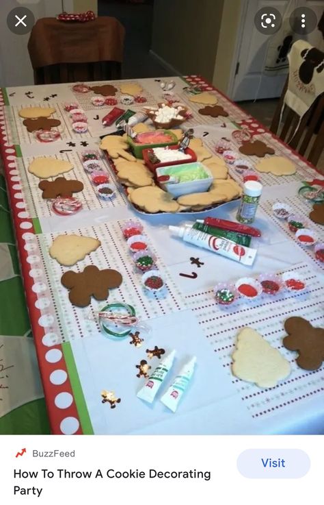 Christmas Cookie Decorating Party, Christmas Cookie Decorating, Cookies And Candy, Christmas Cookie Party, Cookie Decorating Party, Anniversaire Harry Potter, Decorating Party, Kids Christmas Party, Cookie Party