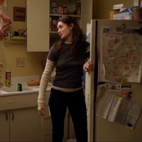 S1E04 Fiona Gallagher Outfits, Fiona Shameless, Shameless Outfits, Fiona Gallagher, Hooded Sweater, Eden, Party Outfit, Cool Girl, Dark Grey