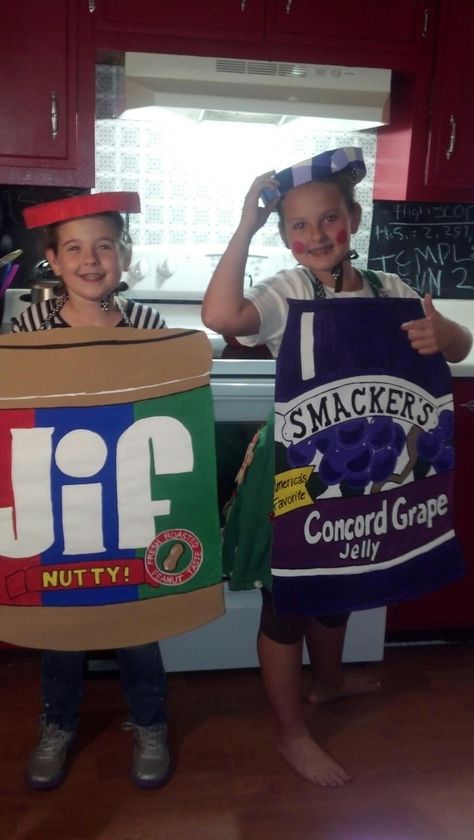 My favorite combination! My sweet lil peanut butter and jelly! Made these costumes for famous pairs day for Homecoming week at school! :) Peanut Butter Costume, Butter Costume, Peanut Butter Fluff, Famous Pairs, Best Diy Halloween Costumes, Spirit Week Ideas, Cute Halloween Outfits, Creative Halloween Costumes Diy, Homecoming Spirit Week