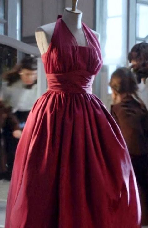 Vestido rojo de la serie Velvet. Velvet Tv Series, Velvet Serie, Vietnam Dress, Vintage Ball Gowns, History Fashion, Velvet Collection, Velvet Fashion, Fashion Inspiration Design, Work Inspiration