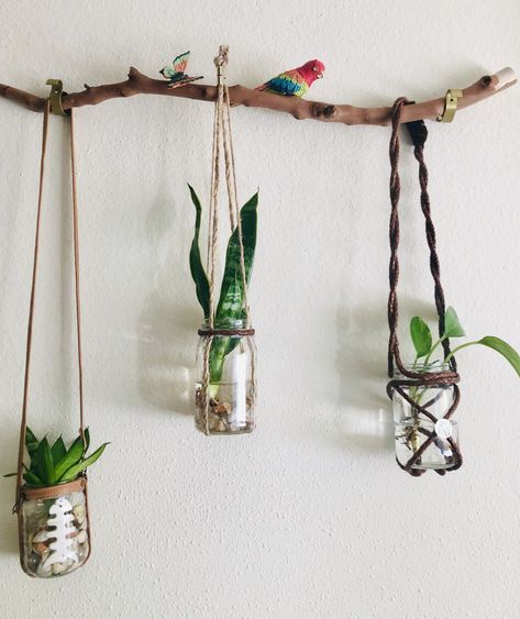 Meja Outdoor, Hanging Plants Ideas, Hanging Glass Planters, Plant Display Ideas, Hanging Plants Diy, Plants Ideas, Diy Plant Hanger, Dekor Diy, Diy Jar Crafts