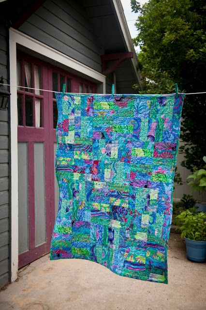 Kaffe Fassett Jelly Roll Jam Quilt Jelly Roll Jam Quilt, Jelly Roll Quilt, Jelly Roll Patterns, Kaffe Fassett Quilts, Jelly Roll Quilt Patterns, Kaffe Fassett Fabric, Classic Quilts, Jelly Rolls, Pretty Quilt