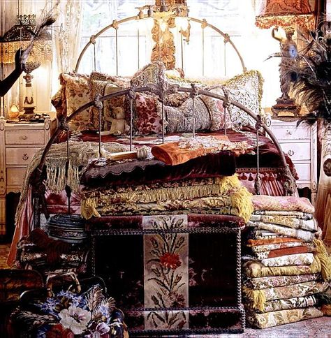 Bed Maximalist, Magical Home, Deco Boheme, Bohol, Aesthetic Rooms, Dreamy Room, Bohemian Bedroom, Maximalism, Dream Room Inspiration