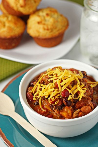 Packed with flavor, this sausage and beef chili is perfect for cozy days! Filled with spicy Italian sausage, ground beef, veggies, beans and beer, it's hard to beat. And it freezes beautifully! Italian Sausage Chili, Sausage Chili Recipe, Sausage Beans, Recipe For Sausage, Sausage Chili, Spicy Italian Sausage, Beef Chili Recipe, Best Chili Recipe, Cooking With Beer