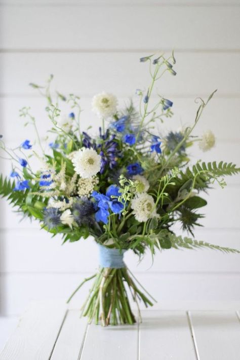 Pretty Wedding Bouquet, White Flowers Wedding, Bouquet Pastel, Wedding Flower Guide, Spring Wedding Bouquets, Vintage Wedding Flowers, Blue And White Flowers, Red Bouquet Wedding, Summer Wedding Bouquets