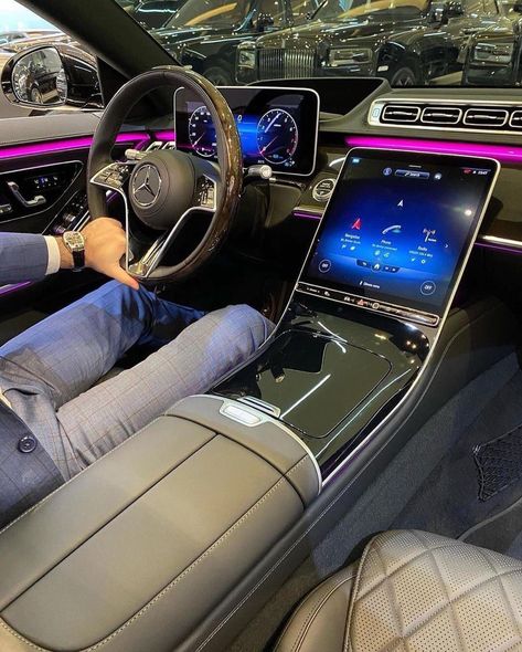 Mercedes Benz Driving Snapchat, Mercedes Pov Drive, Mercedes Car Inside, Mercedes S Class Interior, Mercedes Benz Inside Night, Car Modification Ideas, Luxury Mercedes, Mercedes Interior, Car Mercedes