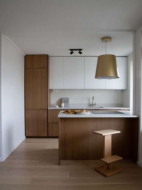 Coco Lapine Design, Classic White Kitchen, Small Kitchen Island, Beautiful Kitchen Designs, Sink Kitchen, Kitchen Island With Seating, Island With Seating, Coastal Kitchen, Kitchen Room Design