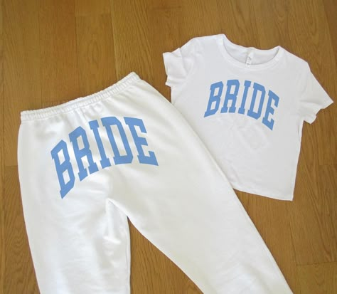 💍Bride Sweatsuit Sweats Set 💍 by COOL GIRL BRIDE ️ HOW TO CREATE YOUR MATCHING SET ️ 1. Select Your Color 2. Select Your Style + Size ( If you prefer different sizes for each piece, scroll down to individually add each item to cart! ) ⭐️COOL BRIDES ONLY⭐️ WHY US: -stylish alternative to basic bride sweats on the market -small woman owned business designed & printed in the USA! -made for trendy cool girl aesthetic it girl brides - whether that's you or your coolest fiance friend! 💒 "I DO" TO COMFORT AND STYLE 💒  CROP TOP BABY TEES: -ADULT SIZING - not a youth t shirt - true to size with no tight sleeves :) -slim y2k 90s crop-mid length baby tee fit -52% cotton, 48% polyester -soft stretch micro rib material -available in sizes S-XXL (refer to photos for size chart) CREWNECKS: -heavy ble Bride Sweat Set, Bachelorette Workout Outfit, Reception Sweats, Bride Workout Outfit, Bridal Sweatsuits, Bride Airport Outfit, Bachelorette Matching Outfits, Bride Sweatsuit, Bachlorette Outfit