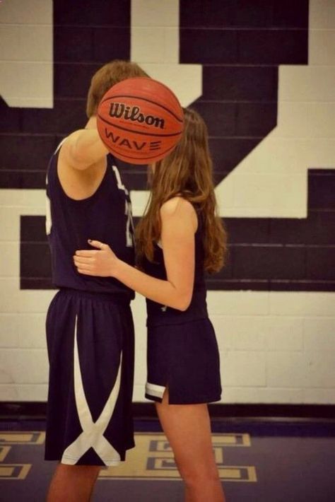 Basketball Couple Pictures, Basketball Couples, Basketball Boyfriend, Soccer Couples, Boys With Tattoos, Ball Photography, Sports Couples, Photography Couples, Basketball Pictures