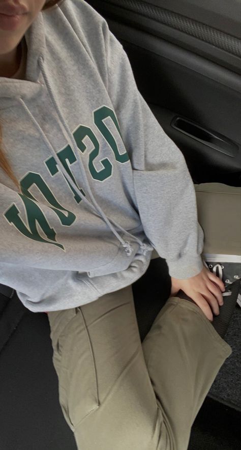 Brandy Melville Boston Hoodie, Comfy Hoodie Aesthetic, Grey Sweatshirt Outfit Aesthetic, Green Brandy Hoodie, Light Green Hoodie Outfit, Brandy Melville Hoodie Outfit, Grey Hoodie Outfit Aesthetic, Brandy Hoodie Outfit, Gray Zip Up Hoodie Outfit