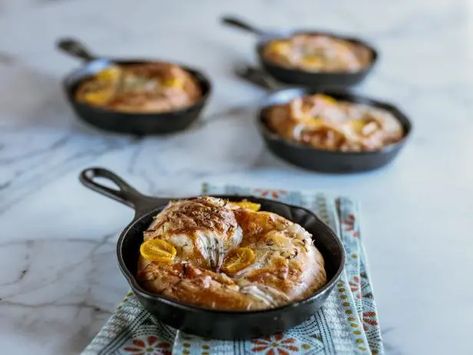 Get Individual Skillet Foccacia Recipe from Food Network Pioneer Woman Individual Skillet Focaccia, Pioneer Woman Foccacia Bread, Small Meal Recipes, Chocolate Orange Ice Cream, Pasta With Pancetta, Skillet Food, Tomato Side Dishes, Foccacia Recipe, Amazing Pasta