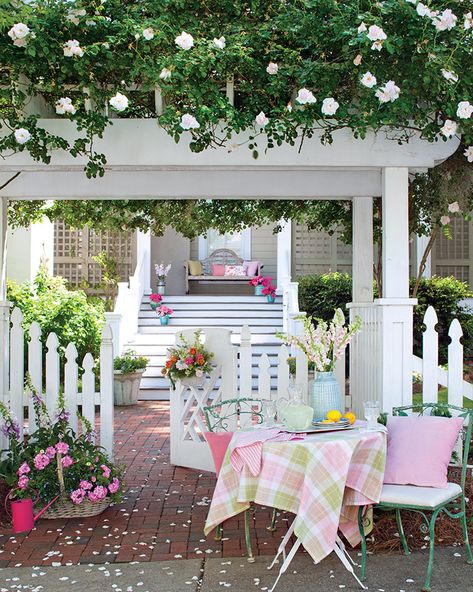 5 Fabulous Southern Porches - Southern Lady Magazine Southern Patio, Wicker Rocker, White Wicker Furniture, Southern Porches, Plush Furniture, Gingham Tablecloth, Trendy Rug, Spring Refresh, Southern Lady