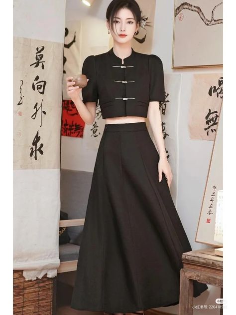 Modern Vietnamese Clothing, Asian Inspired Clothing, Chinese Style Outfit, Chinese New Year Outfit Ideas, Modern Cheongsam Top, Lunar New Year Outfit, Black Qipao, Modern Chinese Fashion, Chinese Dress Modern