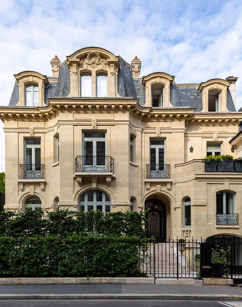 Hotel Particulier Paris, Ribbed Vault, Classical House, Paris Home, Old Paris, French Architecture, Baroque Architecture, Classical Architecture, French House