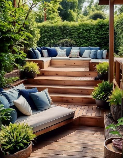 Multi-Level Deck with Built-in Seating Lower Deck Patio Ideas, Built In Deck Seating, 2nd Story Deck Ideas, Built In Pool, 2nd Story Deck, Patio Flower Pots, Deck Step, Curved Deck, Second Story Deck