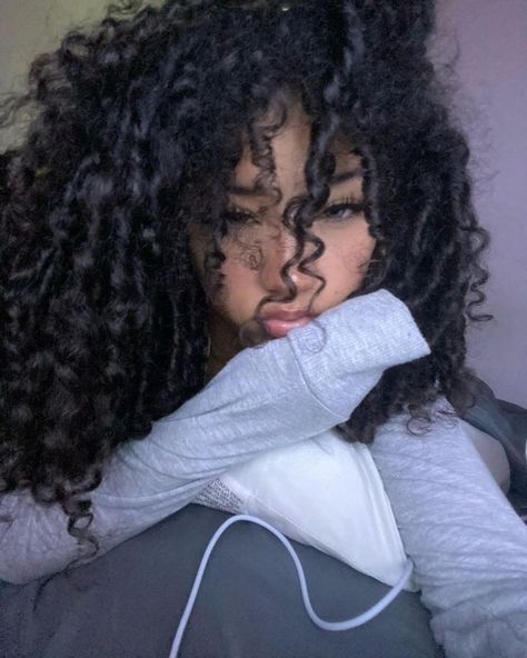 Instagram Code, Pretty Dark Skin, Y2k Hairstyles, Curly Hair Photos, Beautiful Curly Hair, Curly Hair Styles Easy, Natural Curls Hairstyles, Hairdos For Curly Hair, Cute Makeup Looks