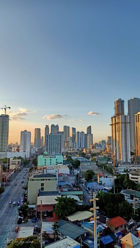 clear sky building skyscraper shaw crossing Clear Sky, Old Photos, New York Skyline, Skyscraper, Philippines, Travel, Quick Saves