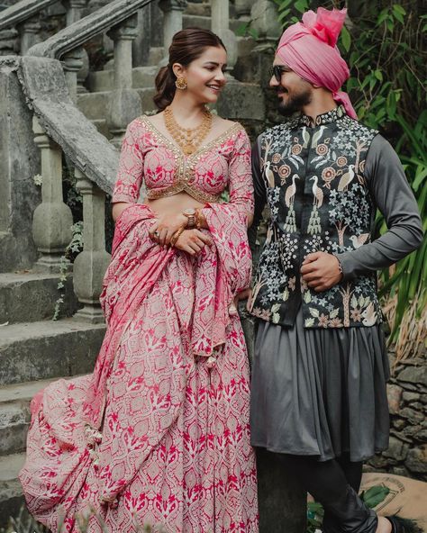 Jyotika Dilaik Wedding, Rubina Dilaik Sister Wedding, Rubina Dilaik Outfits, Abhinav Shukla, Posing For Pictures, Rubina Dilaik, Beautiful Lehenga, Paint The Town Red, Wedding Pose