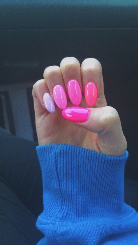 Pink Nails Taylor Swift, Hot Pink Gradient Nails, Monochrome Pink Nails, Bumble Gum Pink Nails, Pink Monochrome Nails, Hot Pink Birthday Nails, Barbie Nails Short, Full Set Nails Acrylic, Barbie Pink Nails With Design