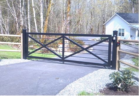 Wrought Iron Gates Driveway Entrance, Rustic Gates Entrance Metal, Inexpensive Driveway Gate Ideas, Gate For Driveway Entrance, Driveway Entrance Gates Country, Simple Driveway Gate Ideas, Welded Gates Ideas, Metal And Wood Gates Driveway, Farm Driveway Gate