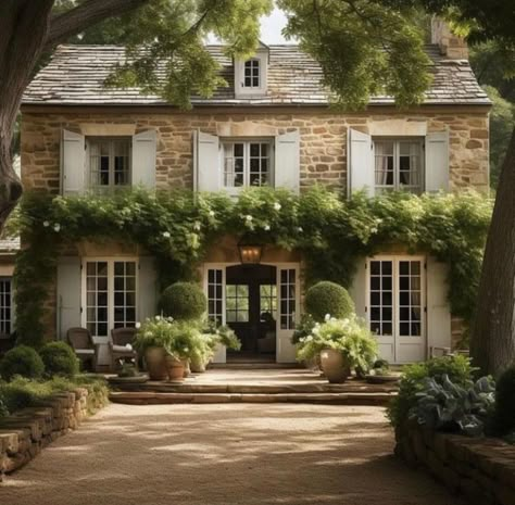 Chateau Style Homes, French Chateau Style Homes, Cottages England, Surrey House, Fairytale Houses, French Country Exterior, Provincial Home, Houses In France, Storybook Cottage