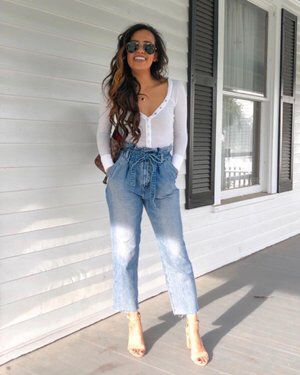 Paper Bag Jeans Outfit, Bag Jeans Outfit, Outfit Ideas Blue Jeans, Outfit Ideas Blue, Light Jeans Outfit, Paper Bag Jeans, Looks Jeans, Mom Jeans Outfit, Jeans Outfit Summer