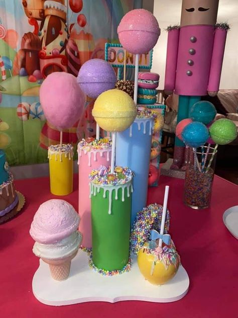 Candy Props, Candy Decorations Diy, Candy Themed Party, Candy Land Birthday Party, Pastel Cupcakes, Candy Land Christmas Door, Giant Candy, Candyland Birthday, Candy Land Christmas Decorations Diy