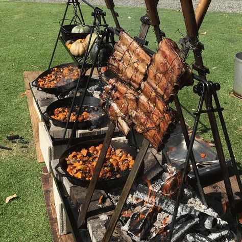 Asado Grill, Garden Pizza, Outdoor Grill Accessories, Campfire Grill, Open Fire Cooking, Drip Pan, Fire Cooking, Campfire Cooking, Bbq Grills