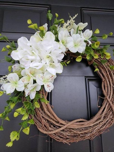 Peruvian Lillies, Wedding Decor Indoor, Toran Ideas, Tropical Xmas, Bridal Shower Wreaths, White Hydrangea Wreath, Easter Decoration Ideas, Dekoratívne Vence, Peruvian Lilies