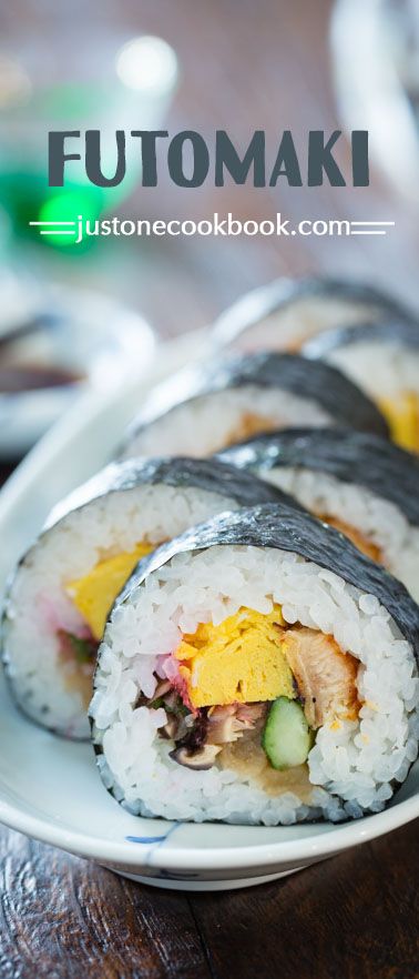 Futomaki (太巻き) - Traditional Japanese Sushi Roll | Easy Japanese Recipes at JustOneCookbook.com Traditional Japanese Sushi Recipes, Futomaki Sushi Recipe, Japanese Diner, Sushi Bites, Black Sushi, Maki Sushi, Just One Cookbook, Sushi Love, Easy Japanese Recipes