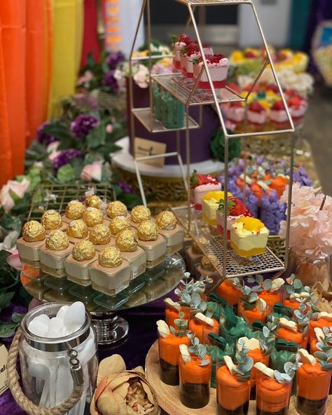 Mendhi Dessert Table Decor, Mehendi Dessert Table, Mehndi Dessert Table Ideas, Mehndi Food Ideas, Mehndi Dessert Table, Indian Dessert Table, Dessert Pots, Mendhi Decor, Dessert Display Wedding