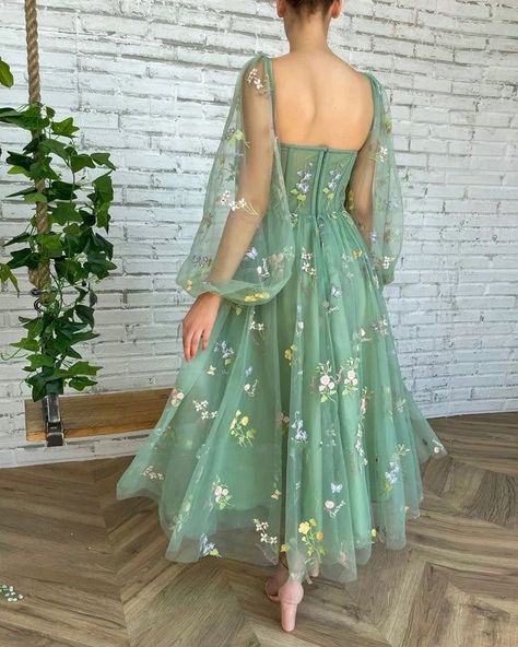 New arrivals/ restock due to customer demands Available at wholesale price . . . . . https://wholemart99.com/s/25rHLDpUWCv Dm for your favorite dress link #WomenWear #Fashionista #wholemart99 #wholesale Gaun Tulle, Elegant Homecoming Dresses, Tea Length Prom Dress, Teuta Matoshi, Flower Prom Dress, Embroidered Tulle Dress, Green Evening Dress, Sweetheart Neckline Dress, Green Tulle