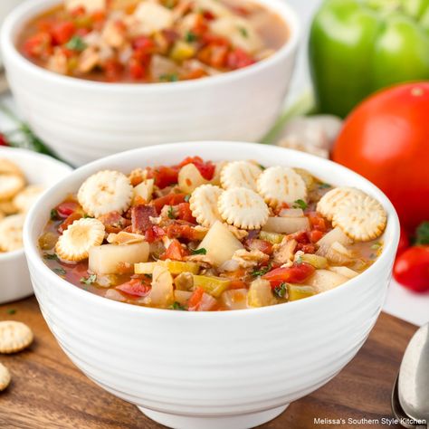 Manhattan Clam Chowder Manhattan Clam Chowder Recipe, Manhattan Clam Chowder, Clam Chowder Recipe, Slow Cooker Potato Soup, Homemade Soups, Seafood Chowder, Oyster Crackers, Chowder Recipe, Saltine Crackers