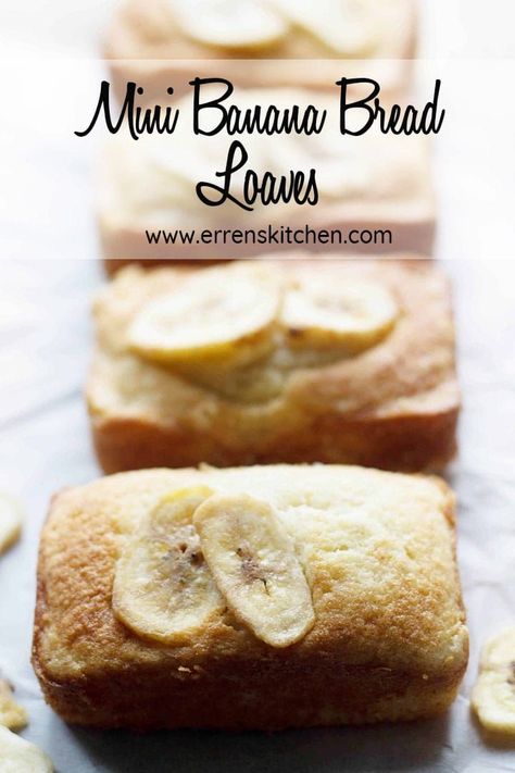 These Mini Banana Bread Loaves, not only looks cute but taste amazing! This recipe is easy to follow and creates lots of moist mini loaves for your family and friends, all you have to decide is breakfast or dessert! #ErrensKitchen #breakfastrecipes #banan Mini Banana Bread Recipe, Mini Banana Bread Loaves, Banana Bread Loaves, Mini Banana Bread, Mini Loafs, Bread Loafs, Mini Bread Loaves, Mini Loaf Cakes, Dessert Breads