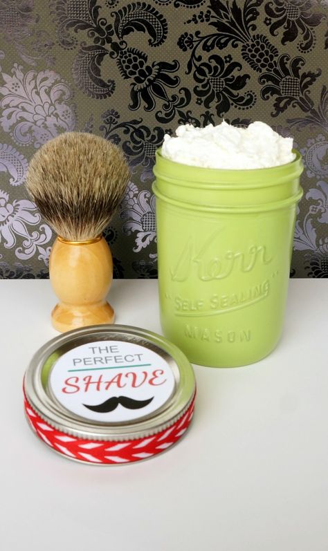 Give the gift of the perfect shave with this homemade shaving cream in a mason jar. Homemade Shaving Cream, Natural Shaving Cream, Mens Shaving Cream, Shave Butter, Packaging Idea, Diy Gifts For Men, Shaving Accessories, Diy And Crafts Sewing, Cadeau Diy