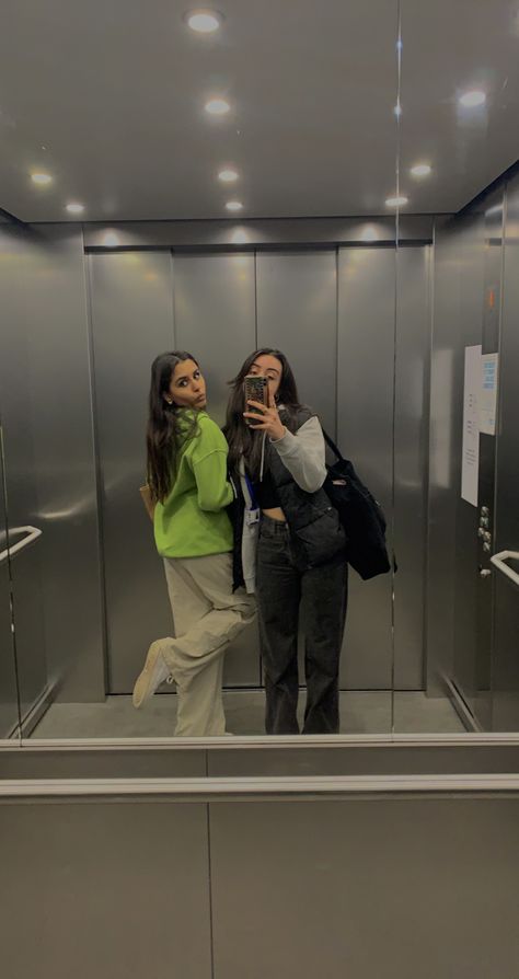 Mirror Pose With Bestie, Mirror Selfie Poses Two Friends, Mirror Photo With Friends, Mirror Selfie Aesthetic With Friend, Mirror Selfie Poses Two People, Mirror Selfie Ideas With Bestie, Bestie Selfie Poses Aesthetic, Two People Mirror Selfie, 2 People Mirror Selfie