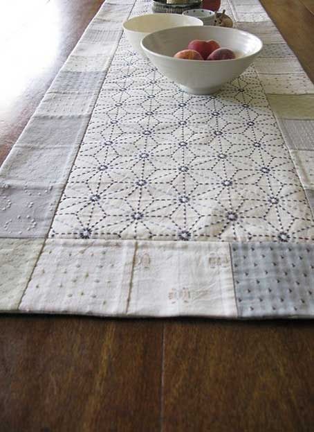 Bunka Embroidery, Broderie Anglaise Fabric, Sashiko Pattern, Japanese Quilts, Sashiko Embroidery, Japanese Embroidery, Quilted Table Runner, Japanese Textiles, Quilted Table Runners