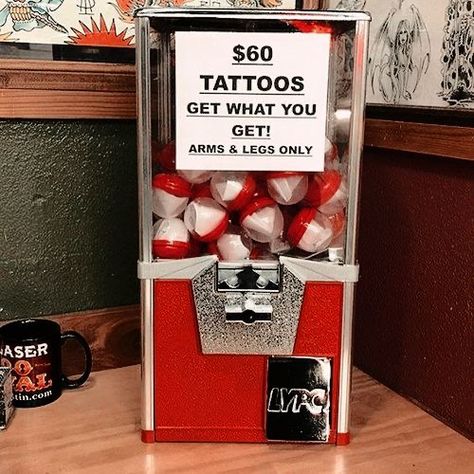 Tattoo Parlor Decor, Parlor Ideas, Tattoo Shop Interior, Tattoo Artist Tips, Tattoo Shop Decor, Tattoo Studio Interior, Salon Tattoo, Tattoo Studio Design, Tattoo Station