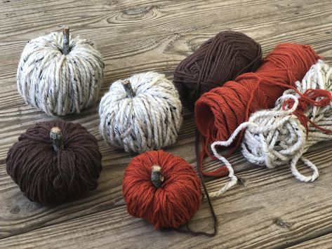 Easy DIY Yarn Pumpkins - Hobbies on a Budget Easy Yarn Pumpkins, Yarn Fall Crafts, Yarn Wrapped Pumpkins, Yarn Pumpkin Garland, Diy Yarn Pumpkins, Diy Yarn Ornaments, Yarn Pumpkins, Yarn Decor, College Crafts