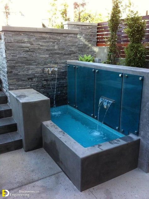 35 Lovely Small Swimming Pool Design Ideas To Get Natural Accent | Engineering Discoveries Pool In A Small Backyard, Backyard Pool Design, Mini Piscina, Pools For Small Yards, Kleiner Pool Design, Pool Water Features, Indoor Swimming Pool, Small Swimming Pools, Mini Pool