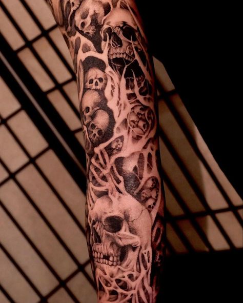 Skull Arm Tattoo, Evil Skull Tattoo, Skull Sleeve Tattoos, Estilo Cholo, Skull Sleeve, Motorcycle Tattoos, Women Tattoos, Wrist Tattoos For Guys, Creepy Tattoos