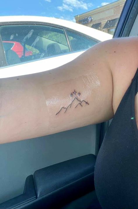 Simple Walk In Tattoos, Mother Daughter Tattoos Mountains, Mount Baker Tattoo, Mountain Tattoo Ideas Female, Climb The Mountain Tattoo, Acotar Tattoos Mountain, Acotar Velaris Tattoo, Velaris Tattoo Ideas, A Court Of Silver Flames Tattoo