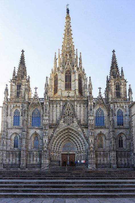 Barcelona Cathedral Cathedral De Barcelona, Cathedral Of Barcelona, Spanish Cathedral, Spain Cathedral, Historic Architecture, Home Temple, Cathedral Church, Holy Cross, Church Design