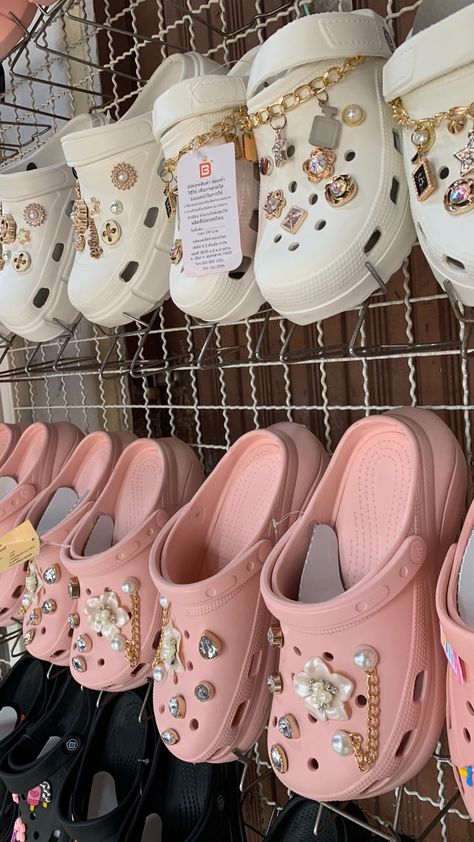 Crocs Storage Ideas, Crocs Inspiration, Croc Decor, Stylish Shoes Heels, Crocs Aesthetic, Crocs With Charms, Outfit Ideas Hijab, Crocs Flats, Cute Casual Shoes