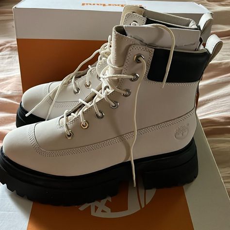 Timberland Sky White Leather Chunky Combat Lace Up 6 Inch Lace Up. Size 9 Brand New With Box Timberland Suede Boots, White Timberland Boots, White Timberlands, Supreme Shoes, Timberland Waterproof Boots, Timberland Boots Women, Navy Boots, Boots White, Timberlands Shoes